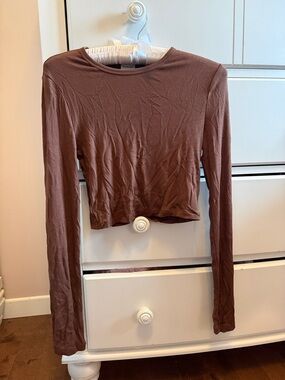 Long Sleeve Cropped Crewneck Top in Chocolate Brown